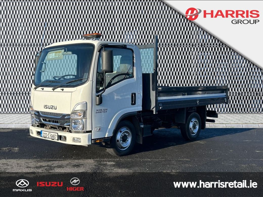 2022 White Isuzu NNR