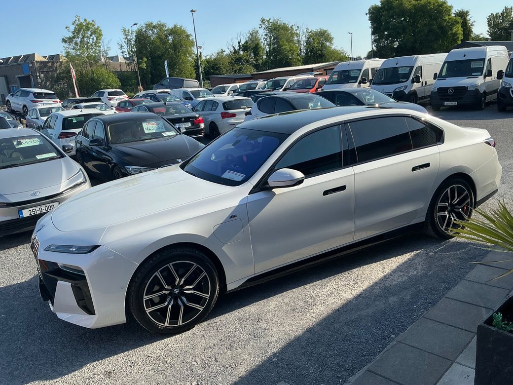 2025 BMW i7