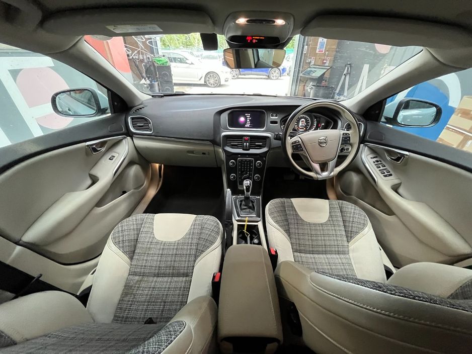 2019 Volvo V40