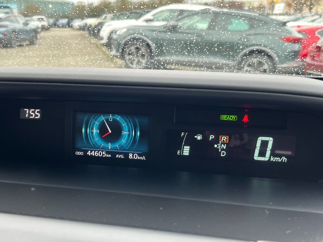 2019 Toyota Prius Alpha