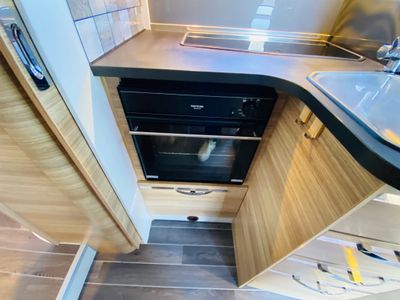 2017 ADRIA CORAL 690SC PLATINUM  L.H.D ISLAND BED 