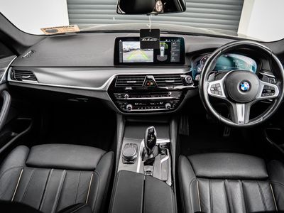 2023 BMW 520