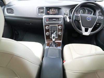 2018 Volvo V60 Cross Country