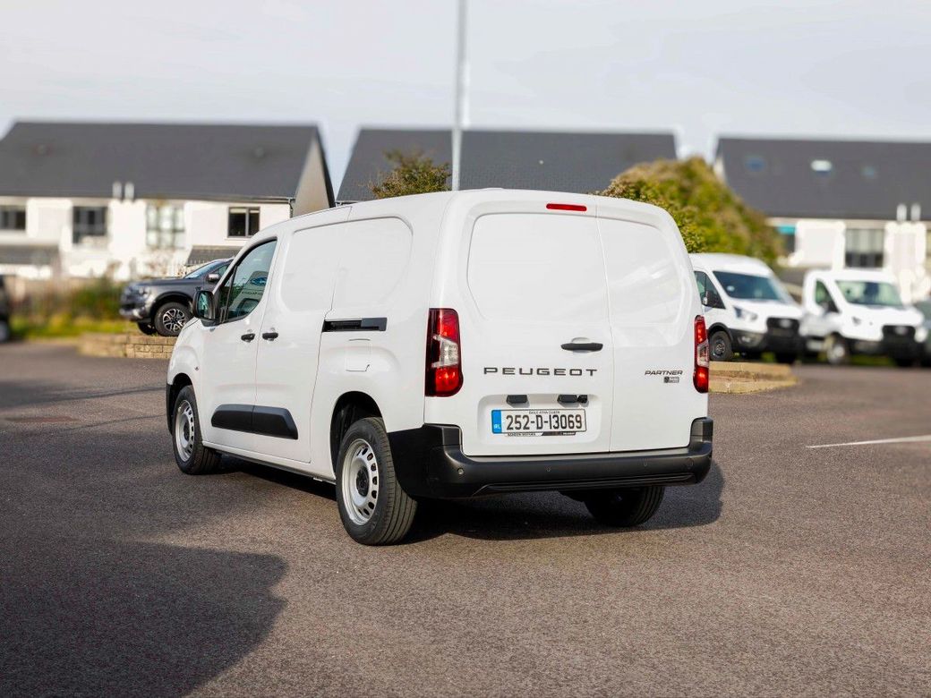 2025 Peugeot Partner