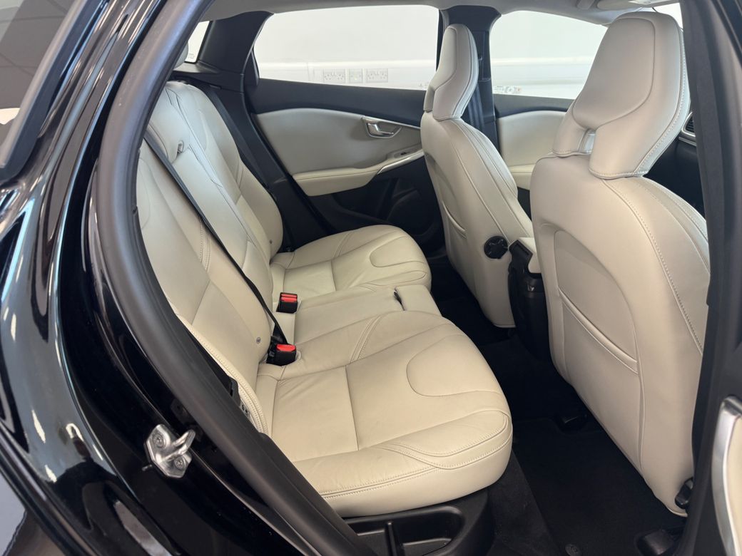 2017 Volvo V40