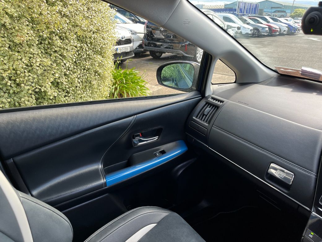2020 Toyota Prius Alpha