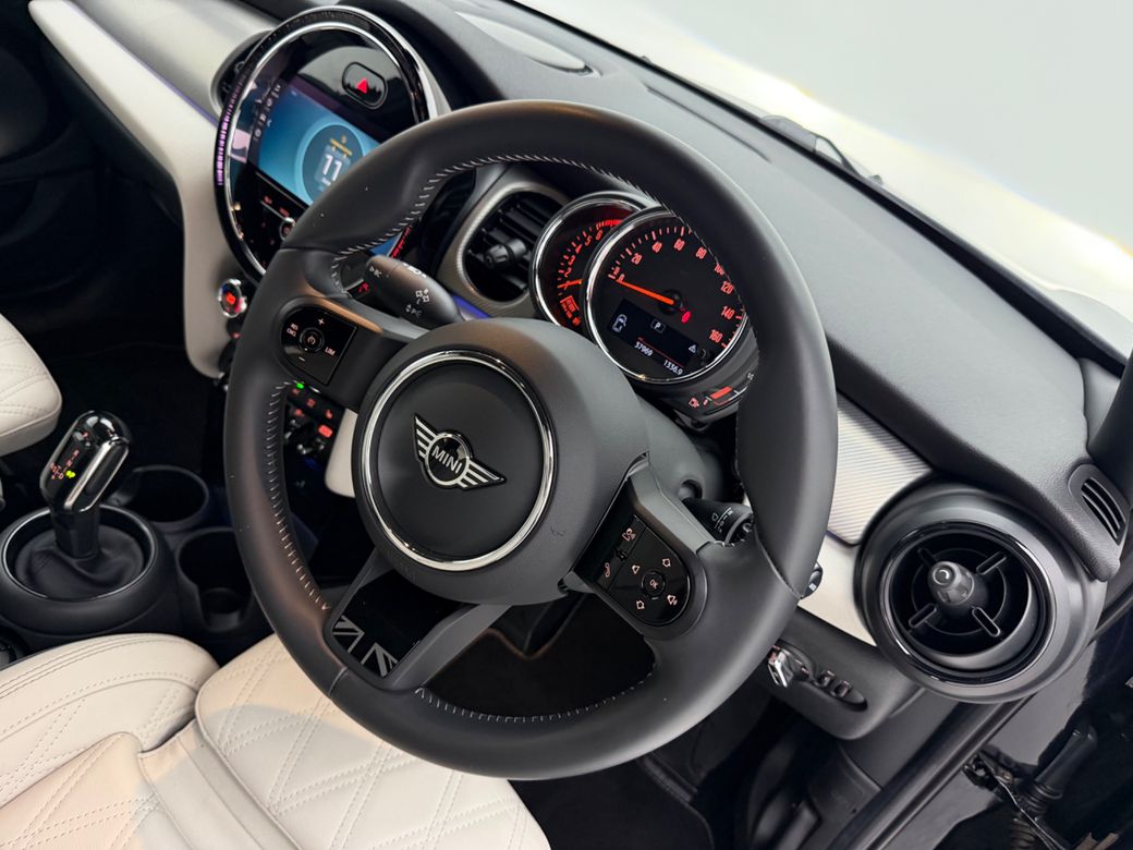 2022 Mini Hatch