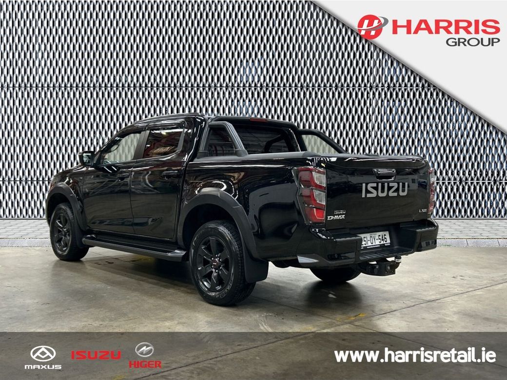 2025 Black Isuzu D-MAX