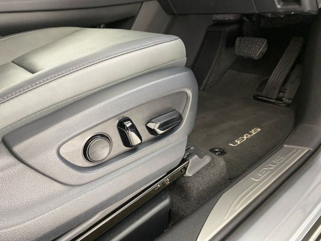 2025 Lexus RZ