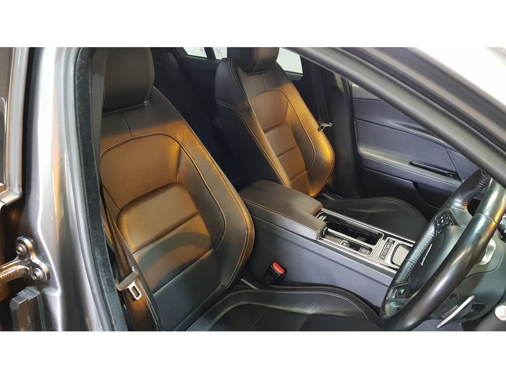 2018 Jaguar XE