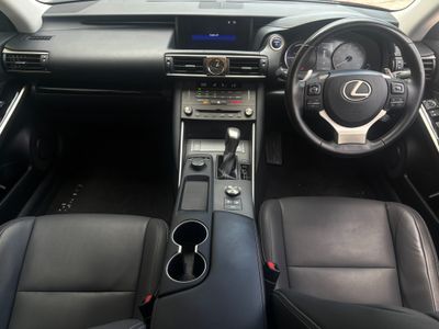 2020 Lexus IS 300h