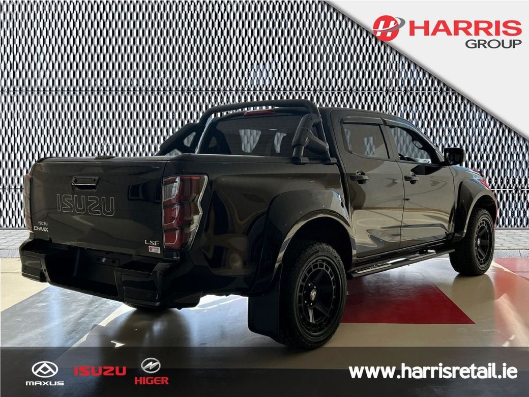 2026 Black Isuzu D-MAX