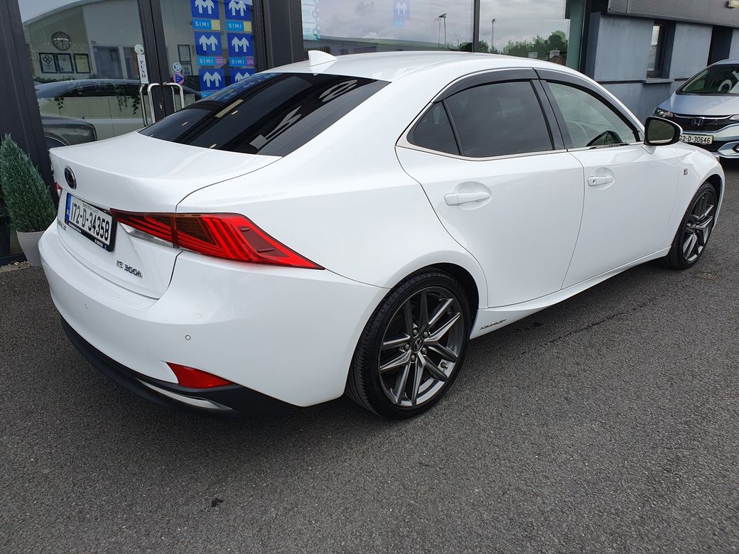 2017 Lexus IS 300h