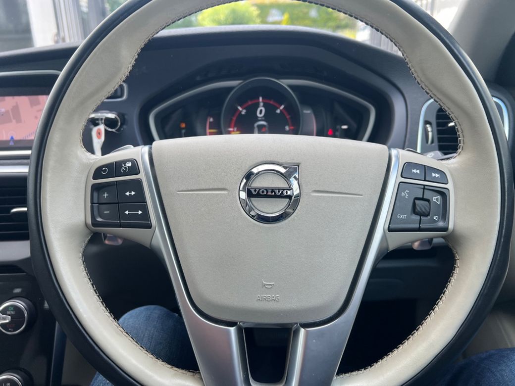 2019 Volvo V40