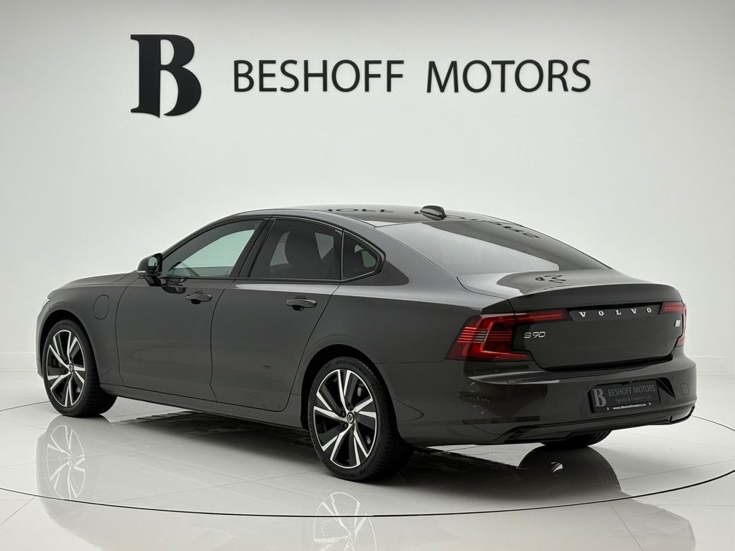 2022 Volvo S90