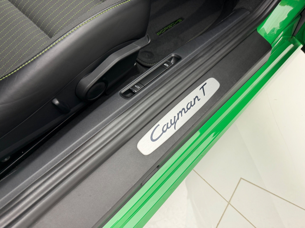 2024 Porsche Cayman