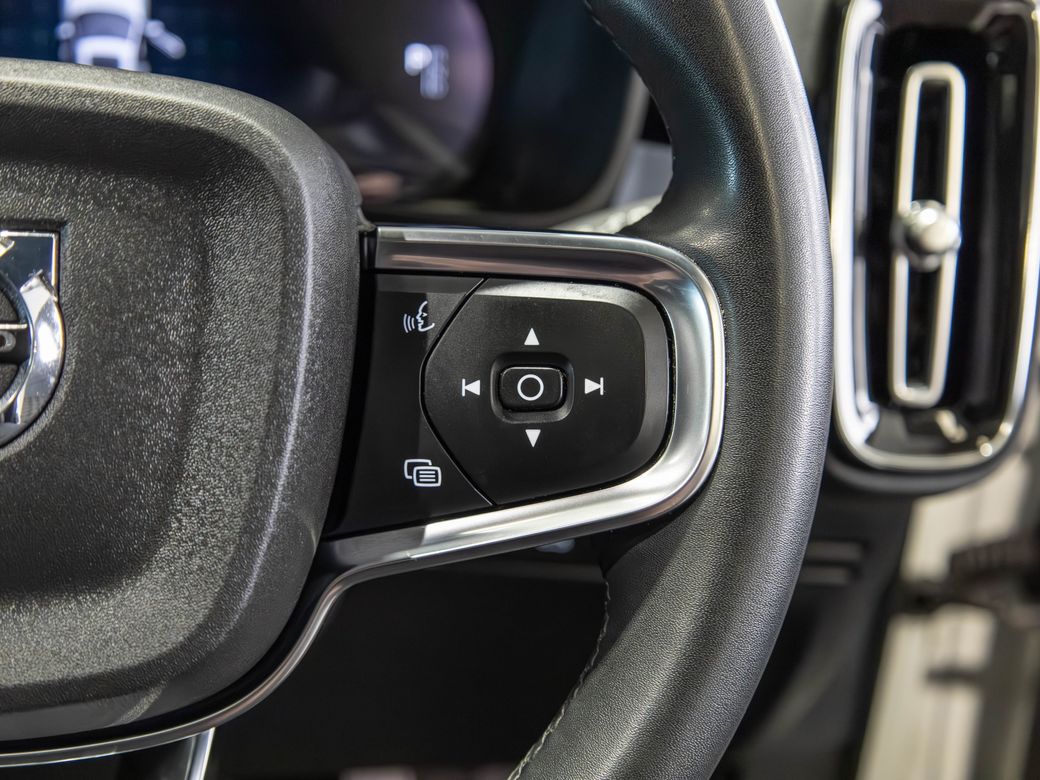 2022 Volvo XC40