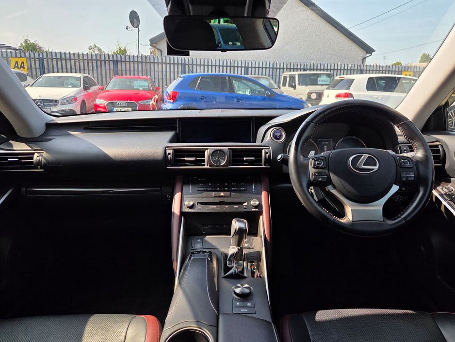 2017 Lexus IS 300h