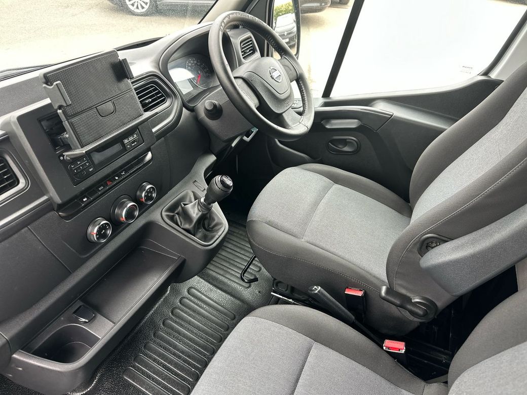 2024 Nissan Interstar