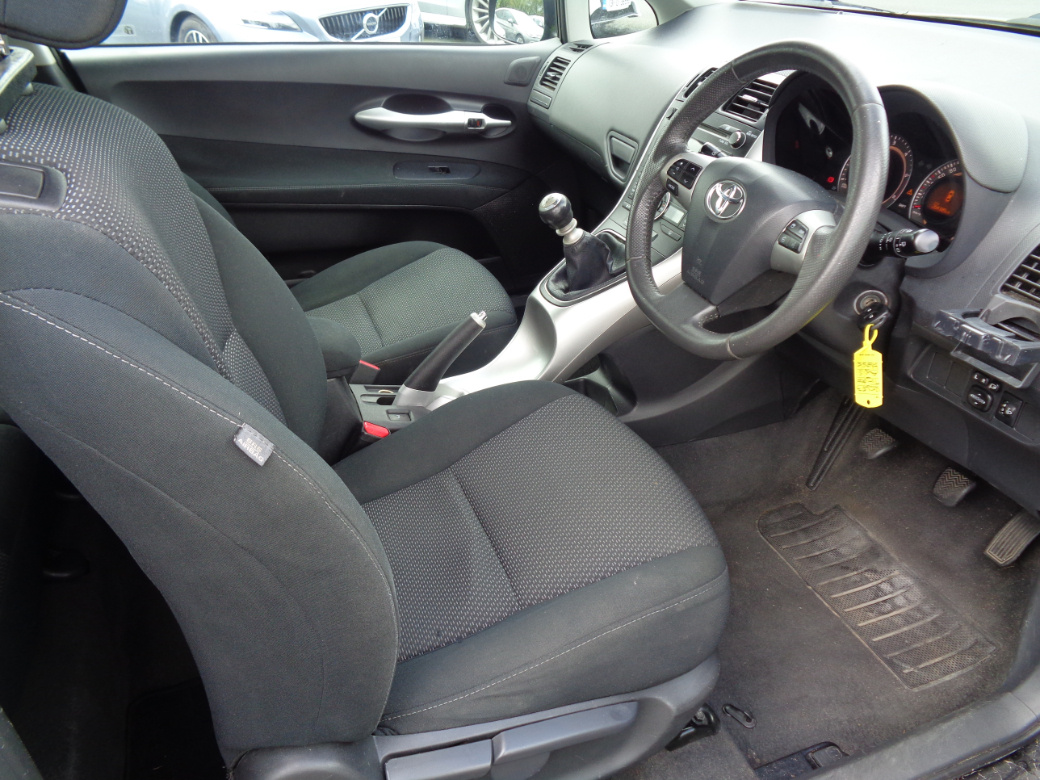 2012 Toyota Auris