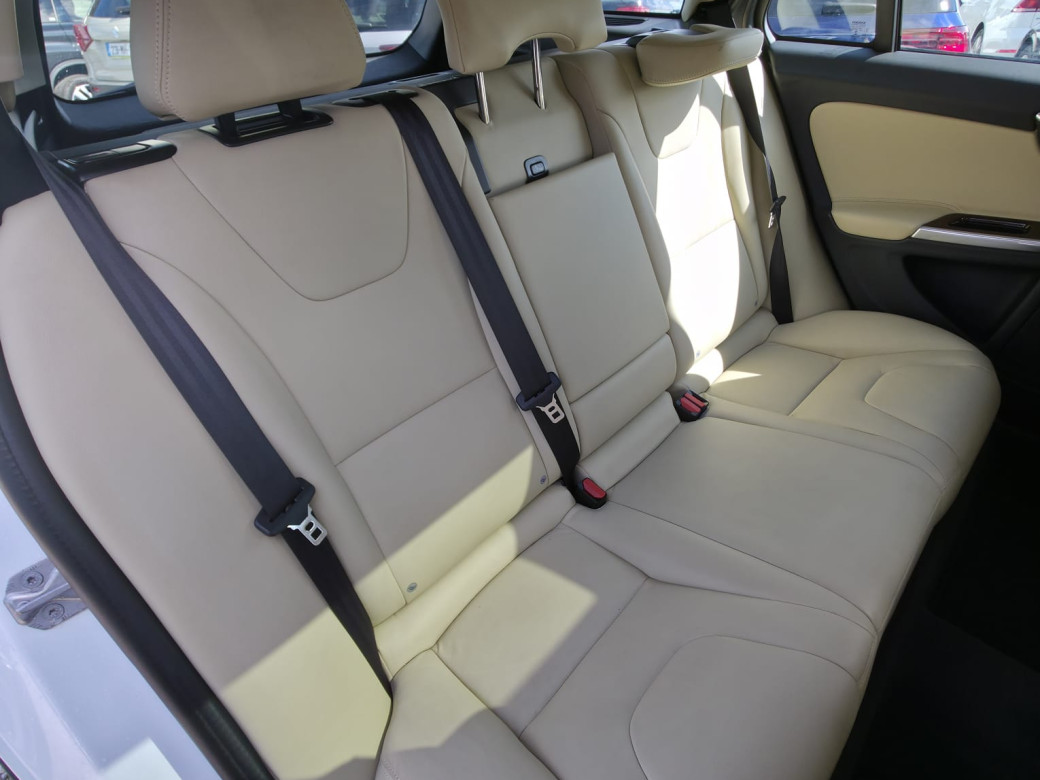 2018 Volvo V60 Cross Country