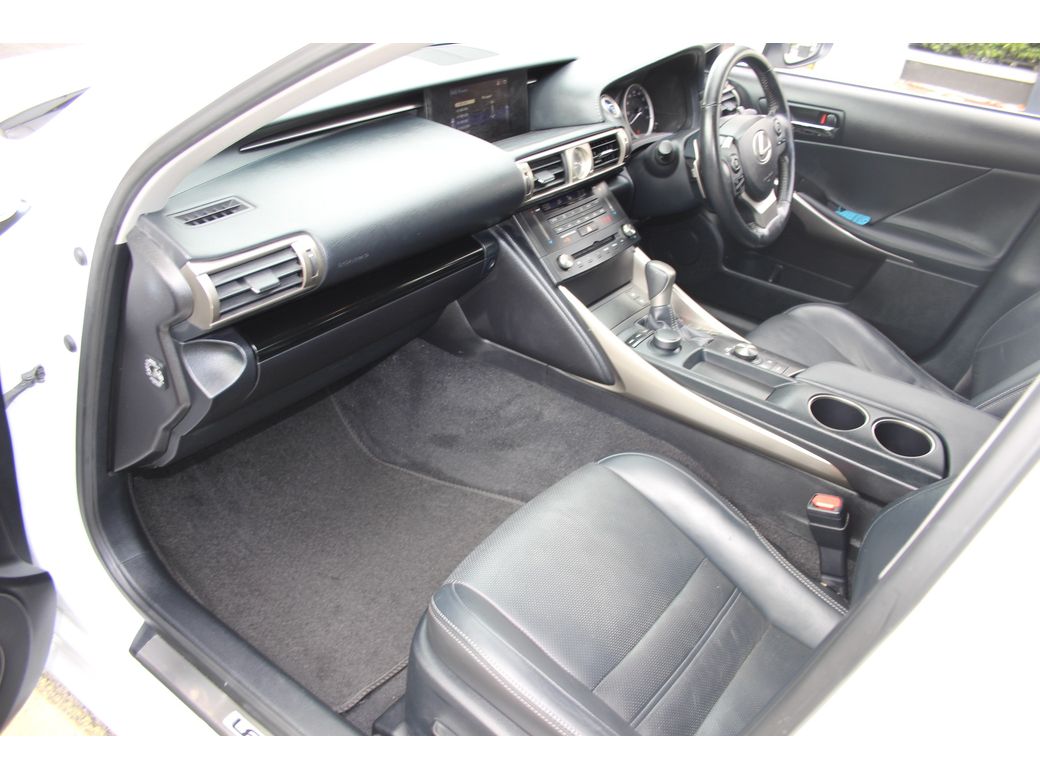 2015 Lexus IS 300h