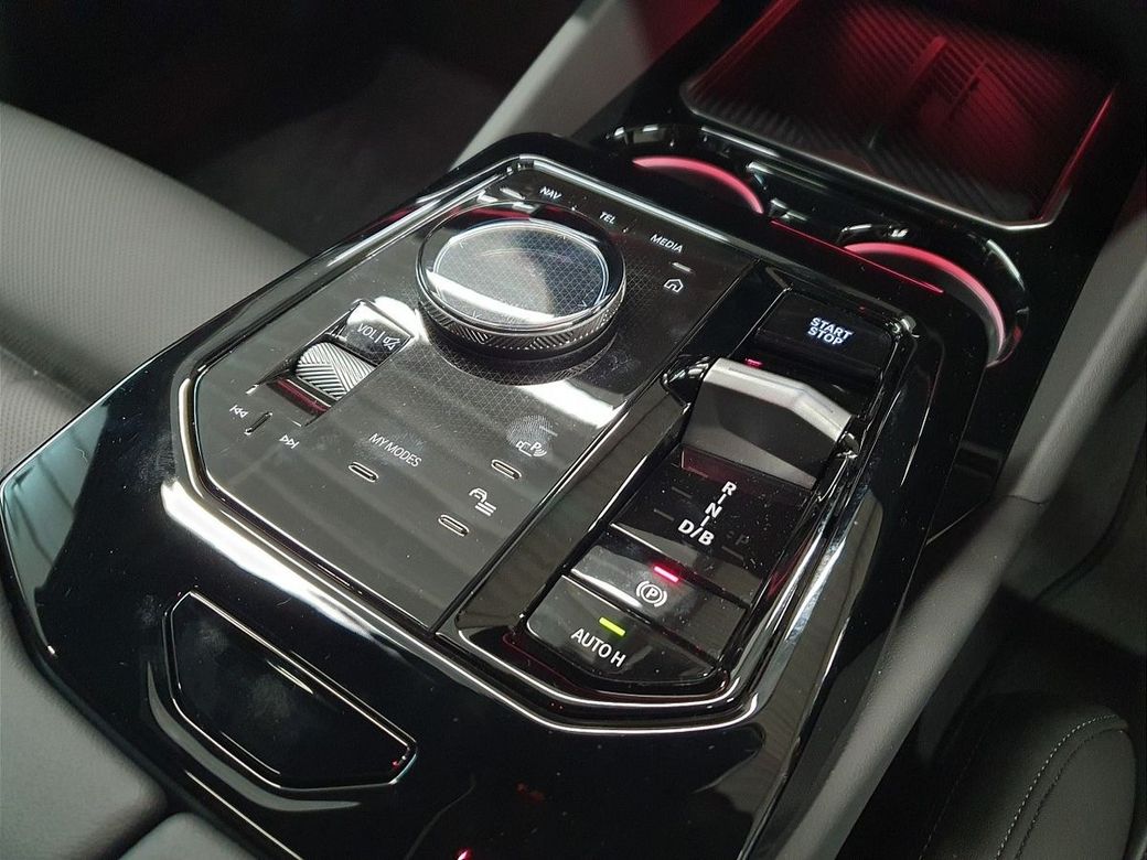 2025 BMW i5