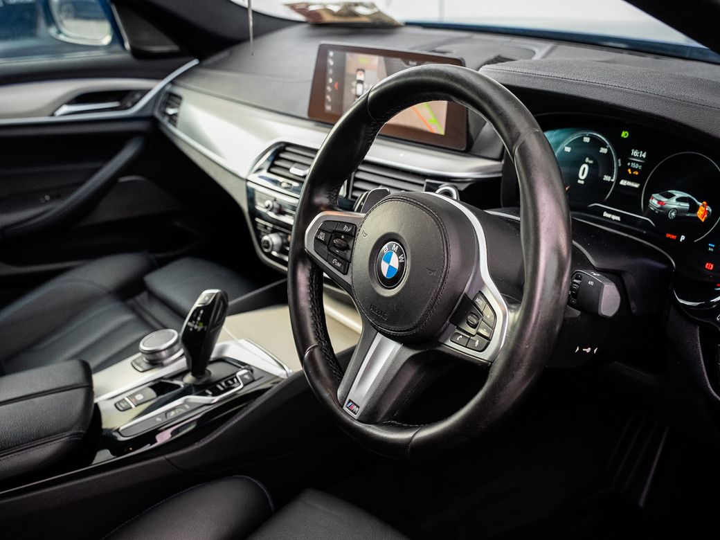 2019 BMW 530