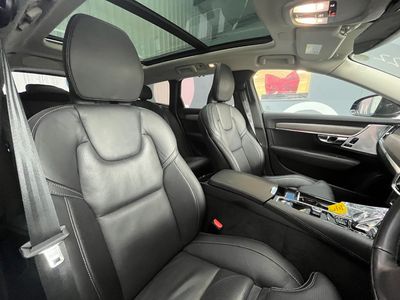 2022 Volvo V90