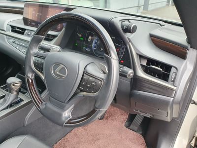 2019 Lexus ES 300h