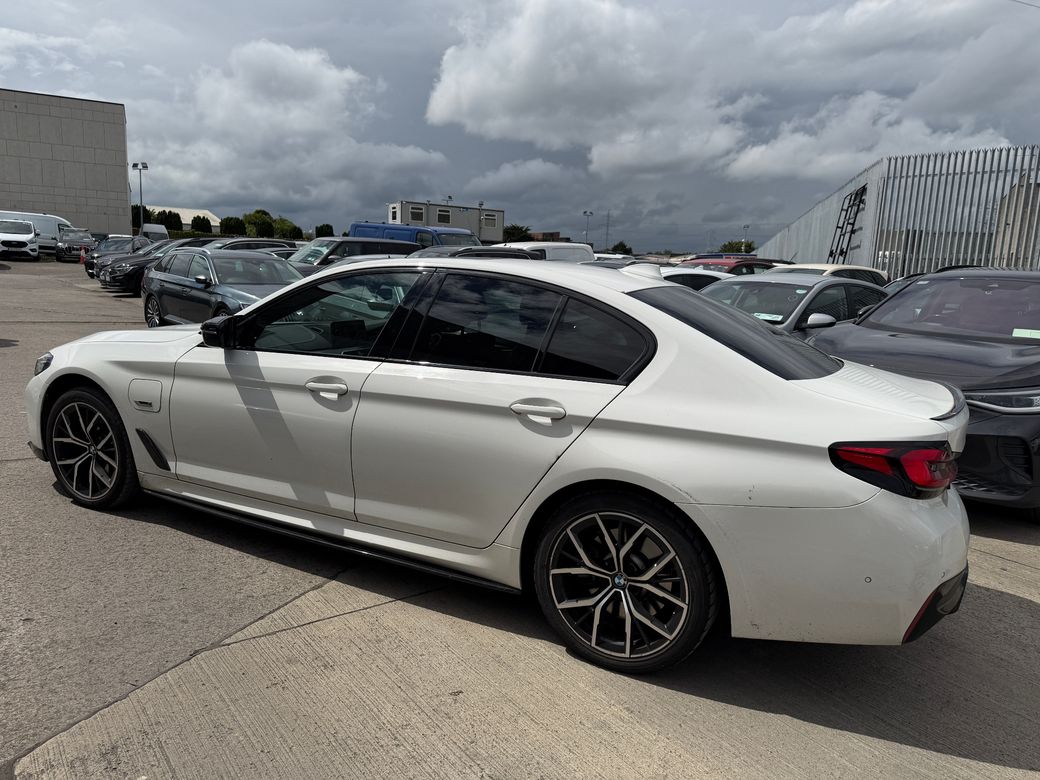 2022 BMW 530