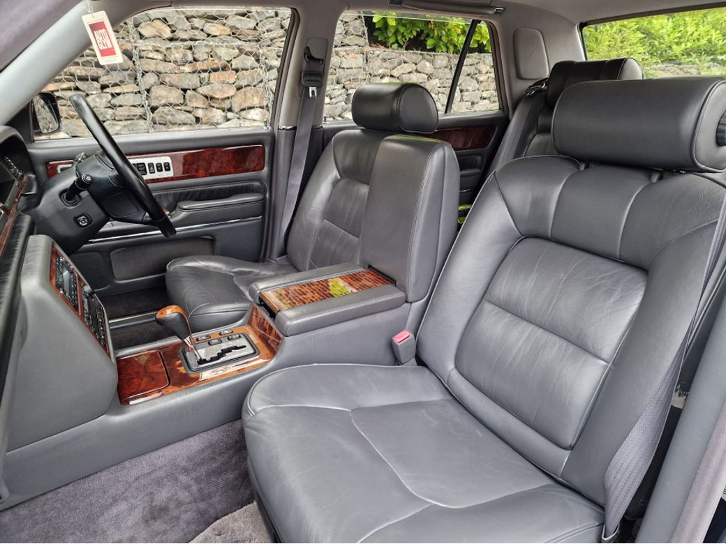 2000 Toyota Century