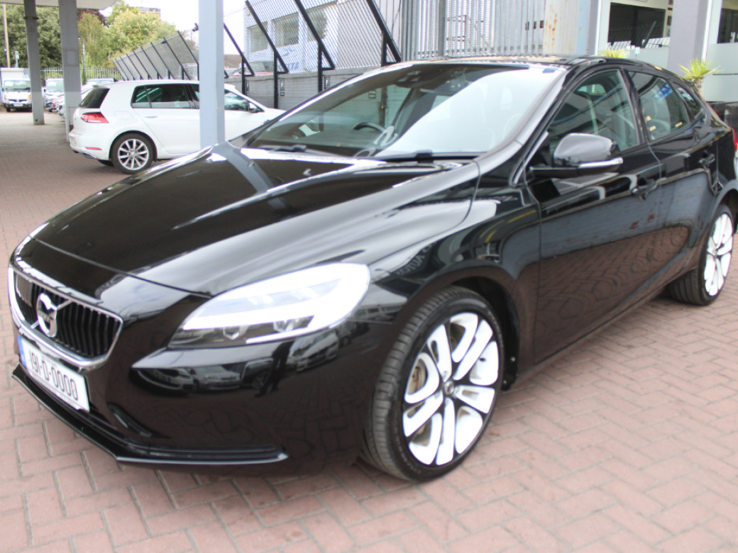 2019 Volvo V40