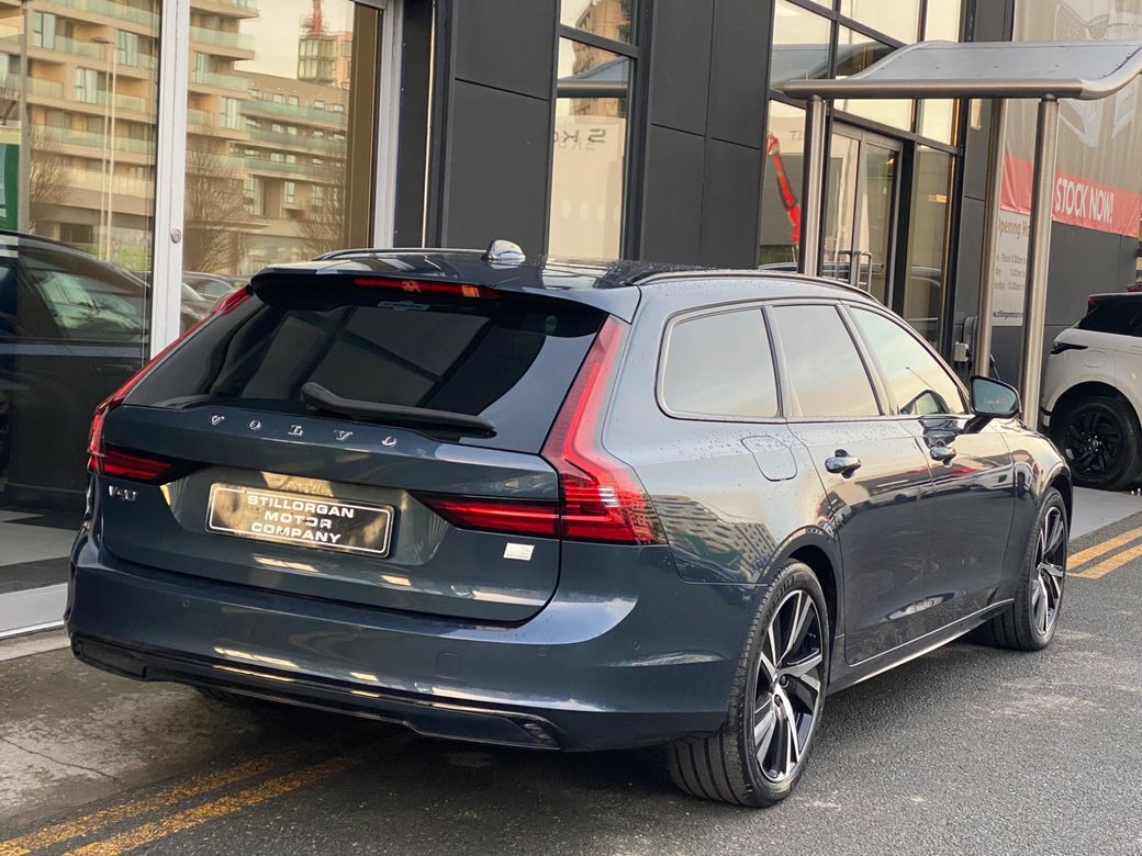 2022 Volvo V90