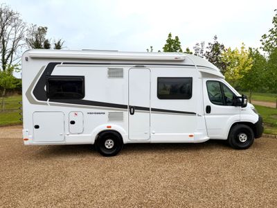 2019 WEINSBERG  CARA SUITE 650 R.H.D 