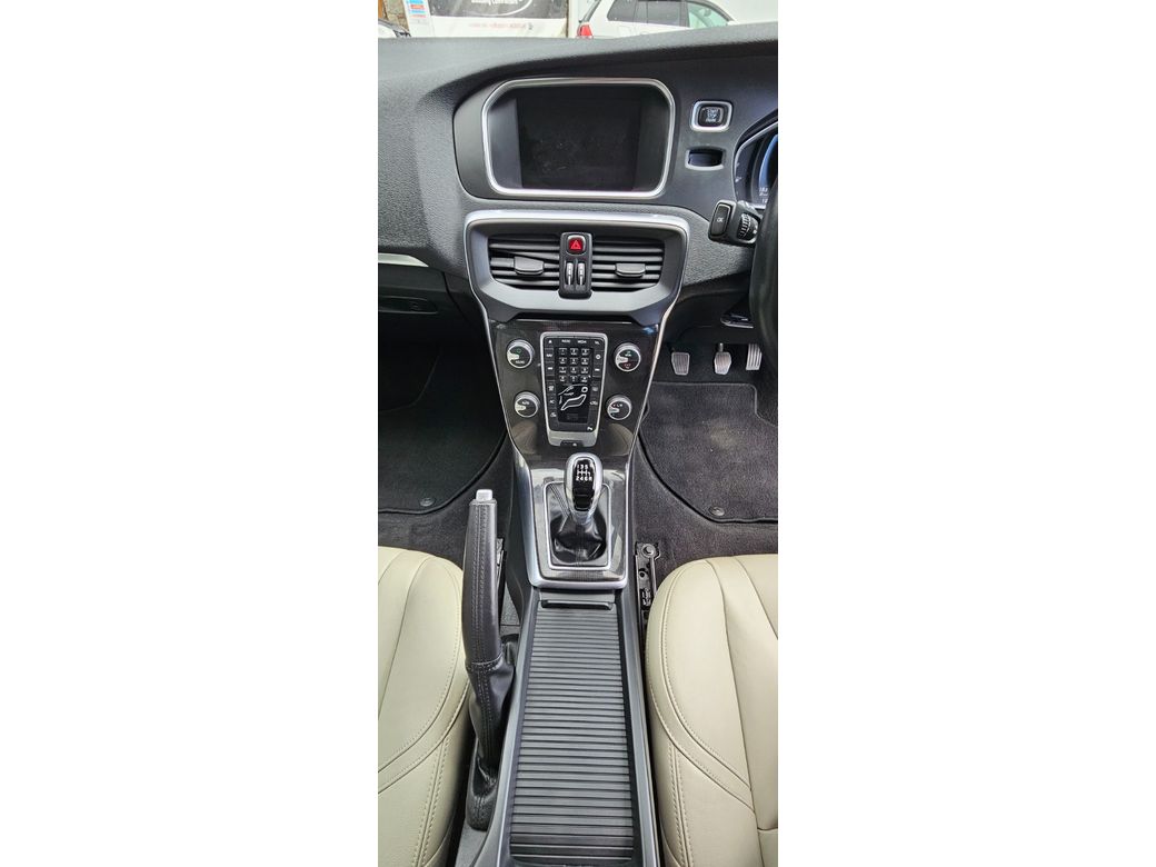 2017 Volvo V40