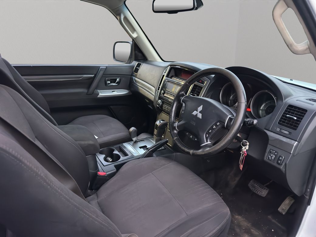2016 Mitsubishi Shogun