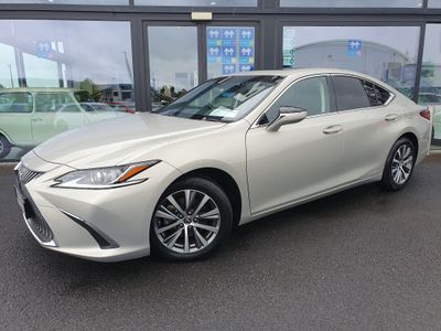 2019 Lexus ES 300h