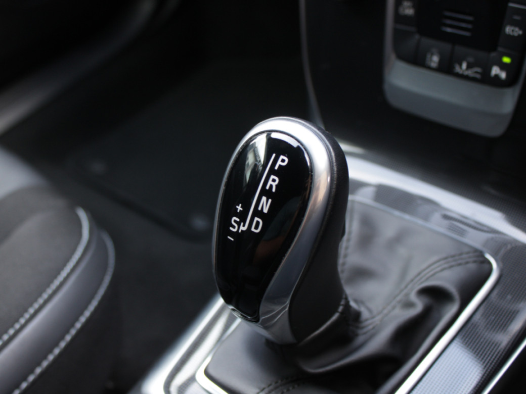 2019 Volvo V40