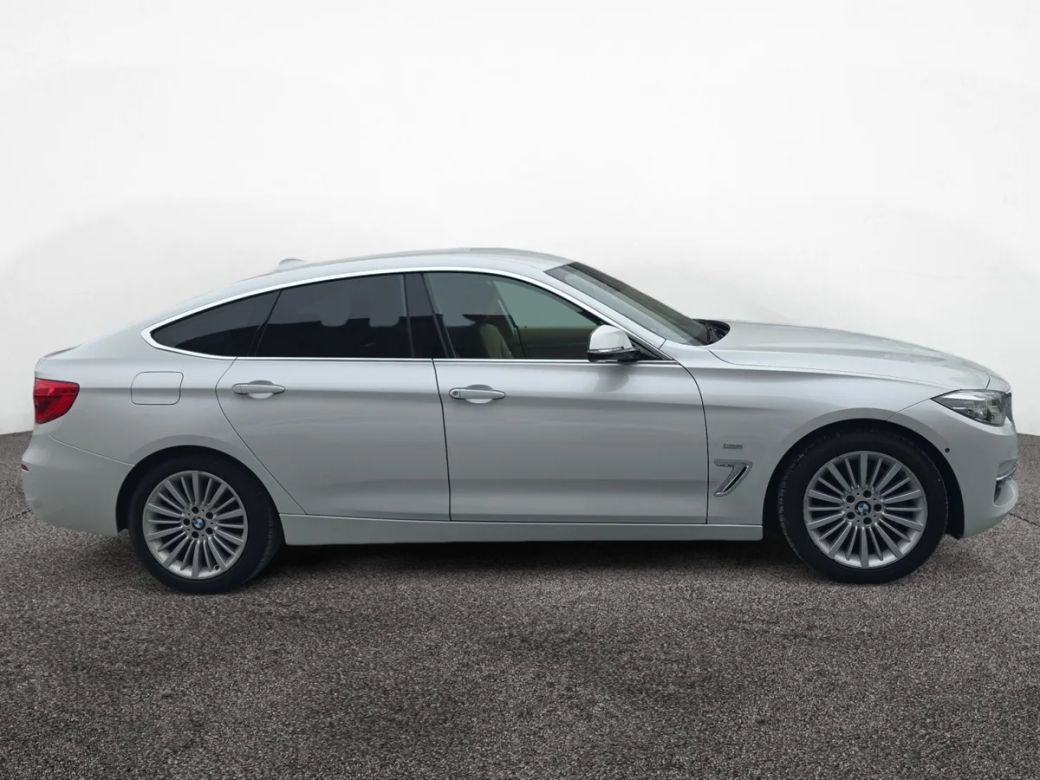 2017 BMW 320