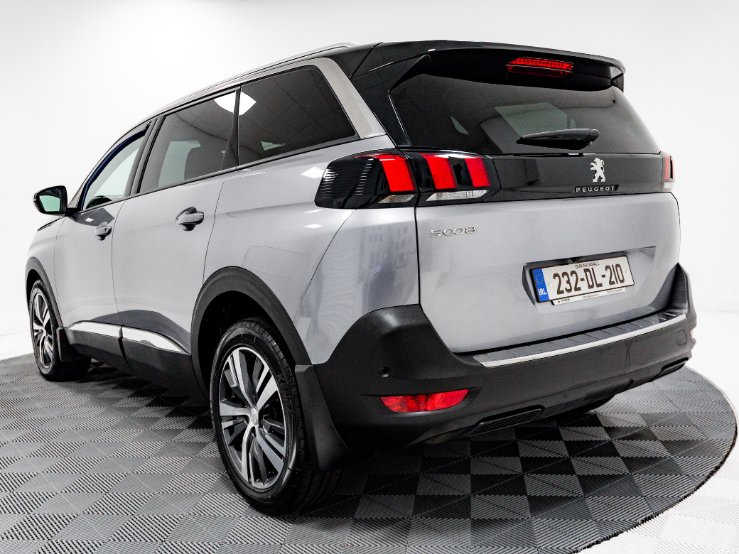 2023 Peugeot 5008