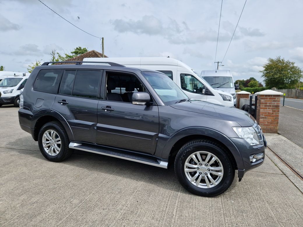 2017 Mitsubishi Shogun