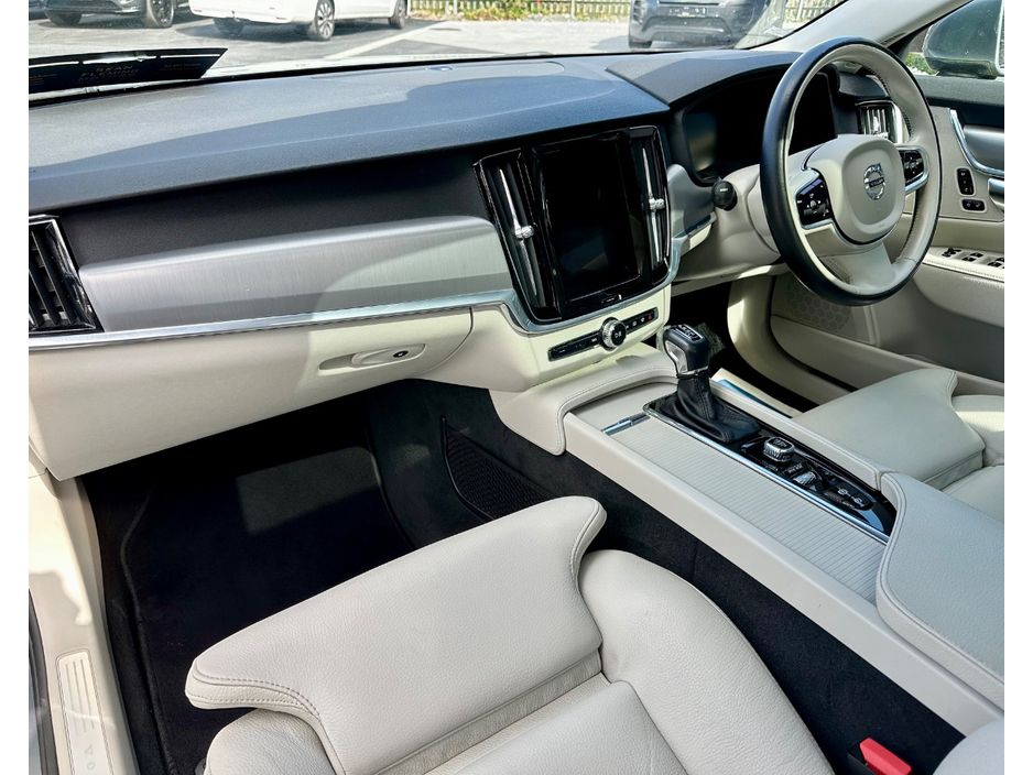 2021 Volvo S90