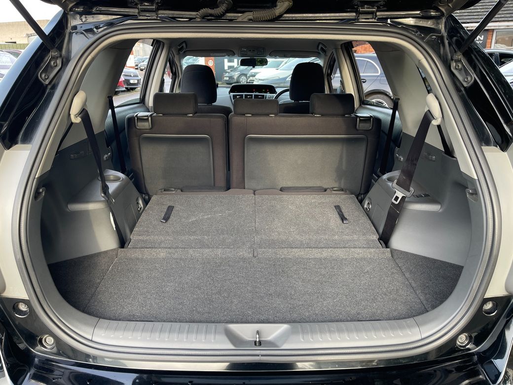 2013 Toyota Prius Alpha