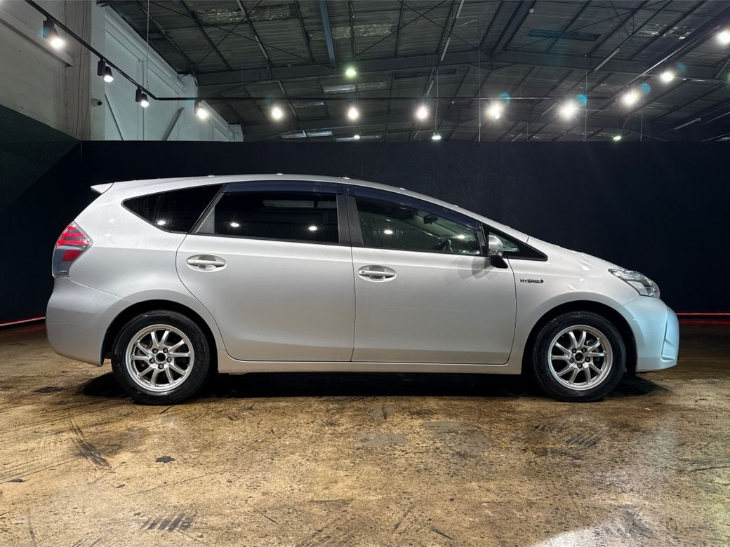 2019 Toyota Prius Alpha