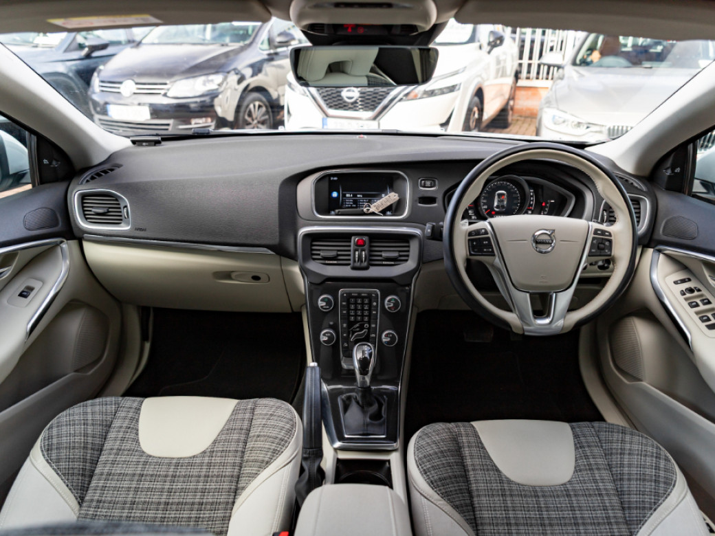 2016 Volvo V40
