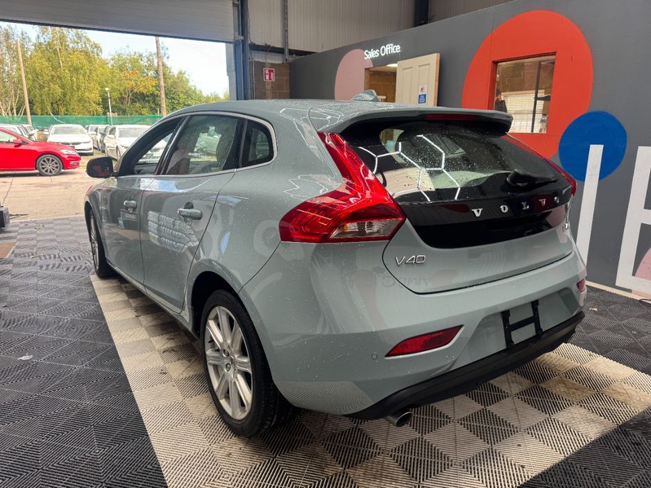 2018 Volvo V40