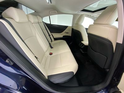 2022 Lexus ES 300h