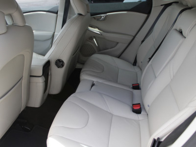 2017 Volvo V40