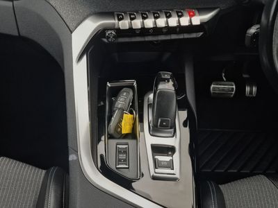 2023 Peugeot 5008